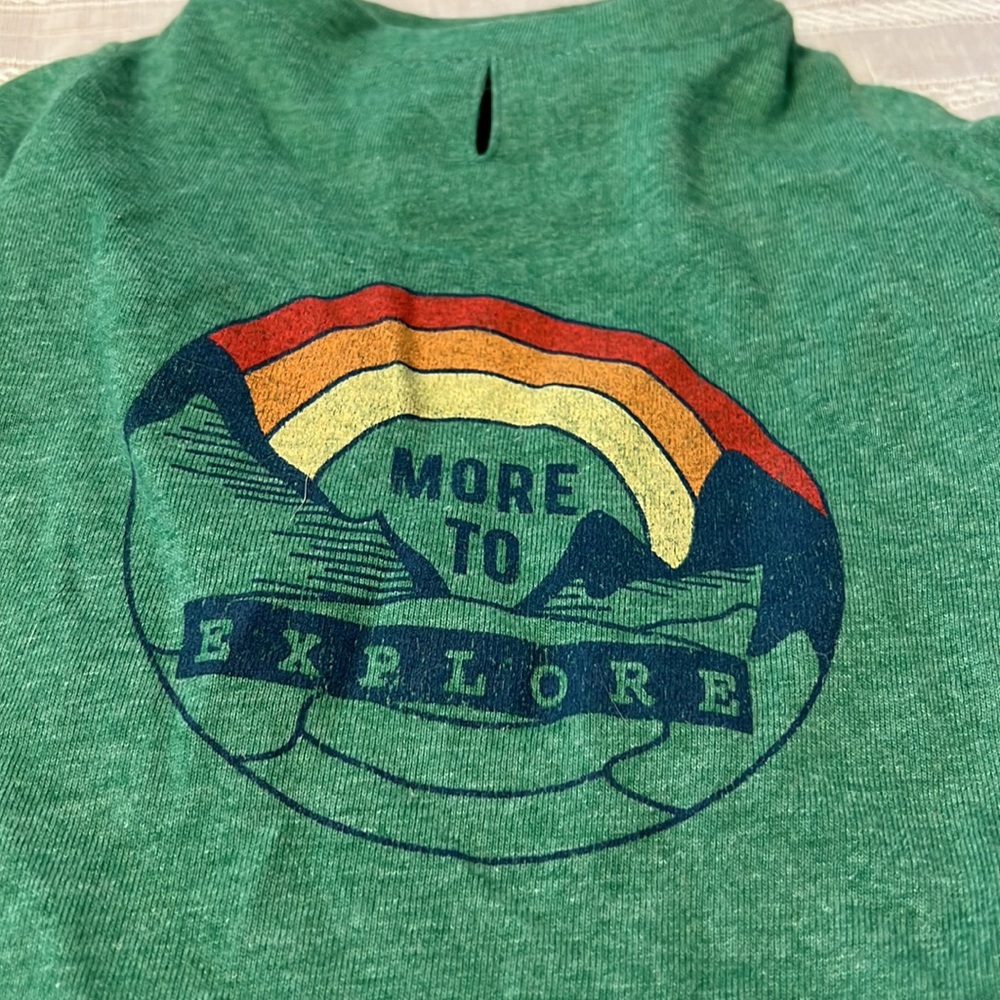 NWOT MORE TO EXPLORE DOG T-SHIRT - Picture 2 of 4